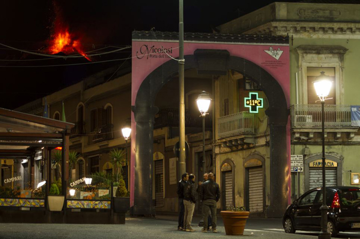 El volcán italiano Etna ha entrado en erupción de nuevo 9