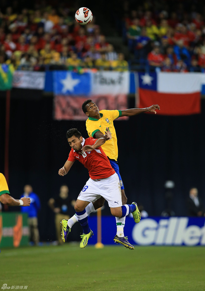 Brasil vence 2-1 a Chile en amistoso 5