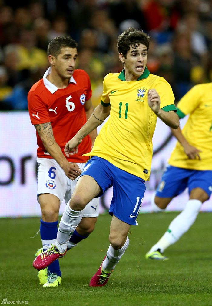 Brasil vence 2-1 a Chile en amistoso 6