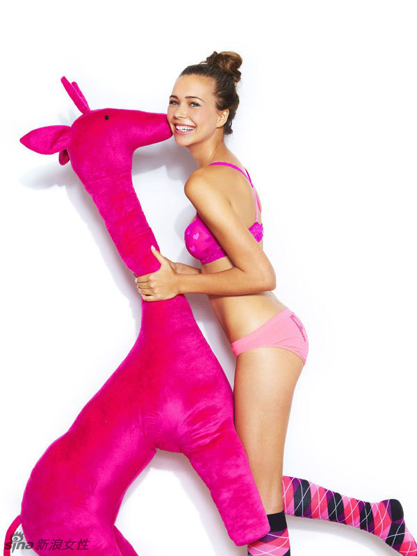 Fotos sexys de la señorita conejo en ropa interior9