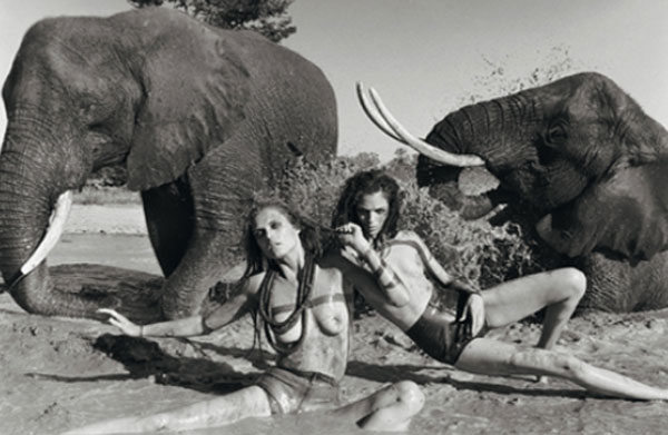 Mujeres desnudas y seductoras en los 50 años del Calendario Pirelli