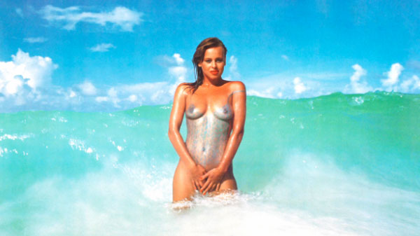 Mujeres desnudas y seductoras en los 50 años del Calendario Pirelli