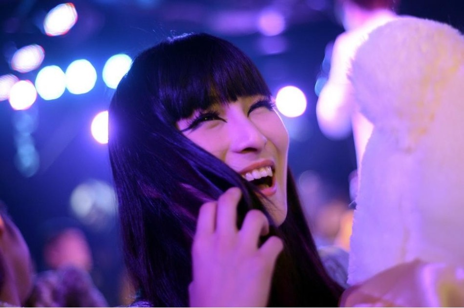 Las bailarinas jóvenes y sensuales del bar nocturno de Guangzhou 