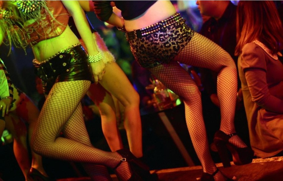 Las bailarinas jóvenes y sensuales del bar nocturno de Guangzhou 