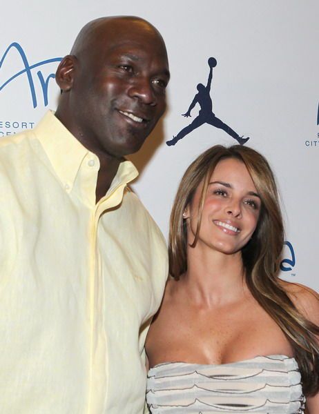 Gigantes pechos de Yvette Prieto embarazada, esposa del jugador Michael Jordan
