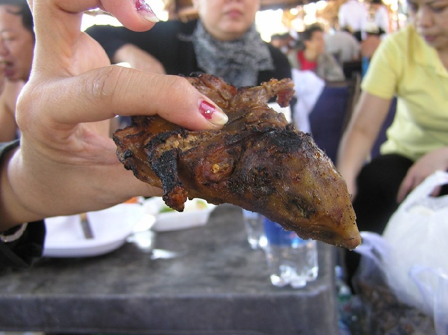 Comida tradicional horrible de Vietnam: ¡carne de rata!