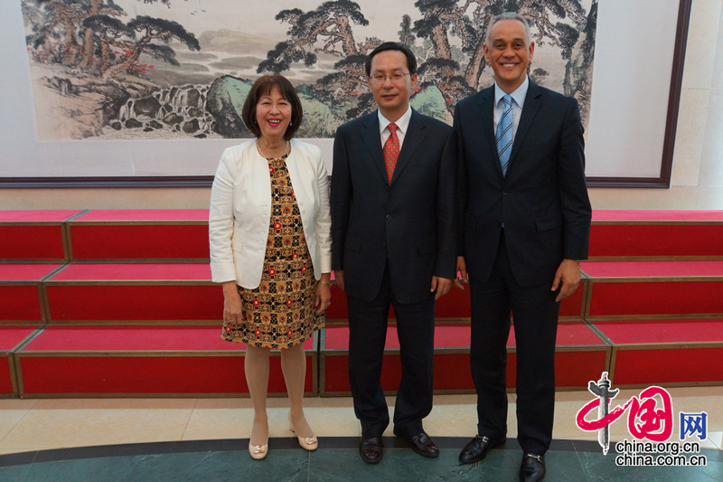 Delegación de Dirigentes Políticos de República Dominicana llega a Beijing1