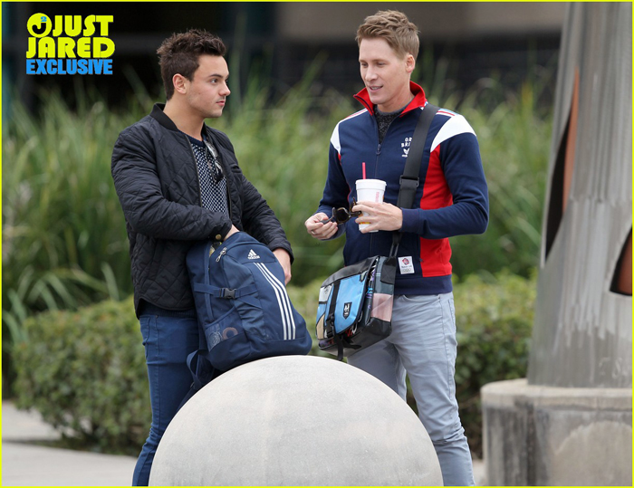 El saltador de trampolín británico Tom Daley paseando con su novio Dustin Lance Black 33