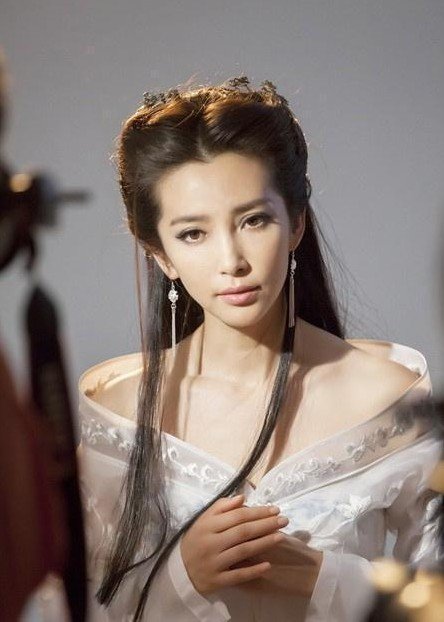 Actriz china Li Bingbing en vestido tradicional2