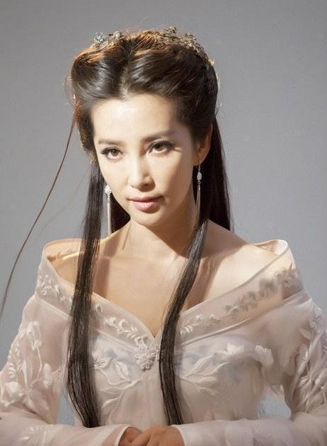Actriz china Li Bingbing en vestido tradicional4