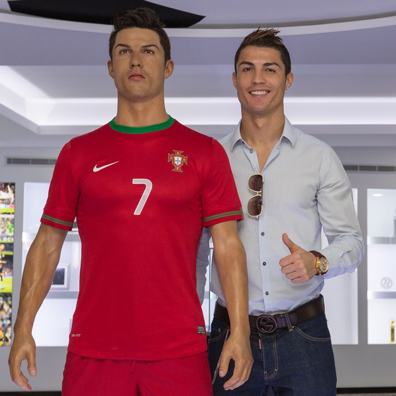 C. Ronaldo inaugura con su familia el museo dedicado a su figura 4