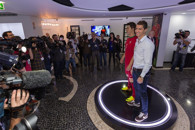 C. Ronaldo inaugura con su familia el museo dedicado a su figura 6