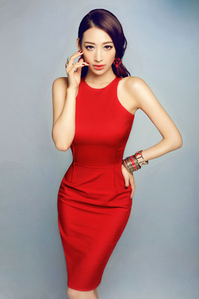 Chica encantadora muestra la figura perfecta de las mujeres chinas 2