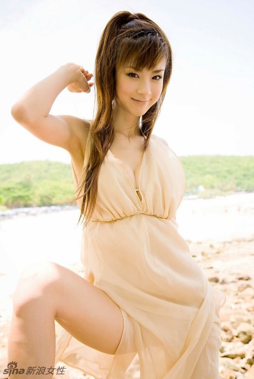 Fotos seductoras de la sexy modelo japonesa Aki Hoshino