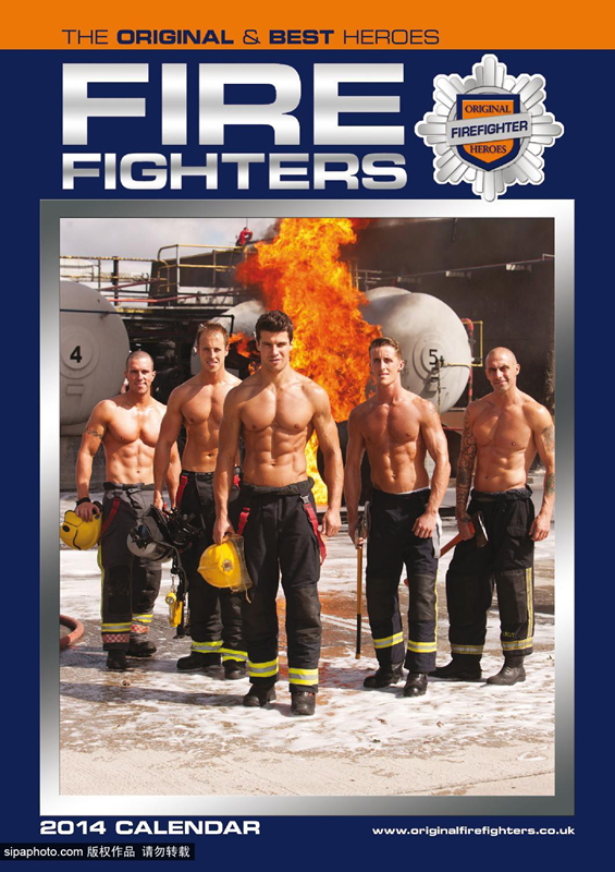 Bomberos ingleses posan sexys para el calendario benéfico 2014