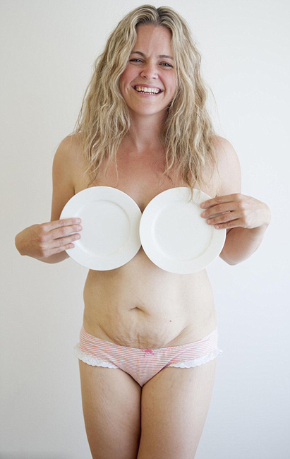 Mujer australiana luce fotos del cuerpo desnudo antes y después del parto