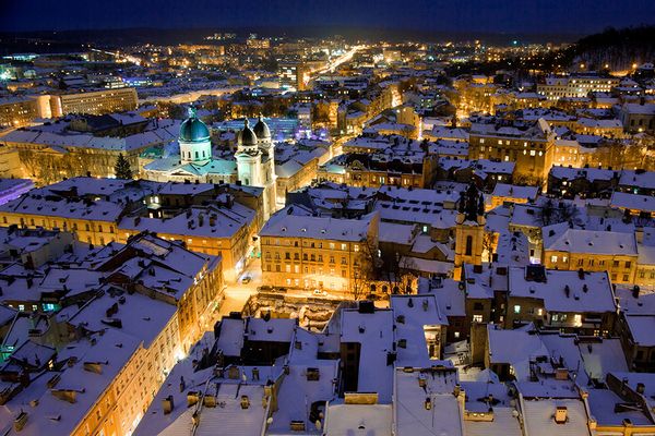 Con adorno de la nieve, el invierno se vuelve más romántico0