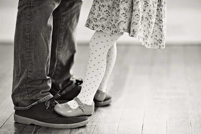 ¡Álbum emocionante!Padre e hija recrean fotos de boda como un tributo a la muerte de la madre 11