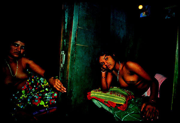 Fotos revelan la vida infernal de las prostitutas indias en 1978