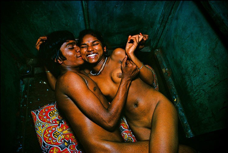 Fotos revelan la vida infernal de las prostitutas indias en 1978