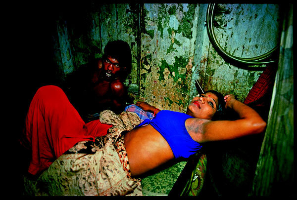 Fotos revelan la vida infernal de las prostitutas indias en 1978