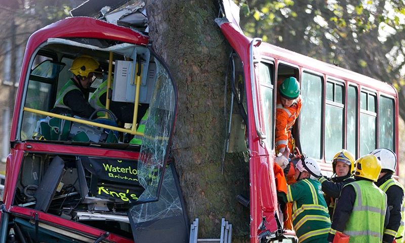 32 heridos en accidente de autobús en Londres1