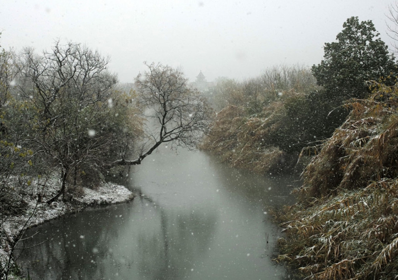 Escenas románticas de la primera nevada en la ciudad de Hangzhou4