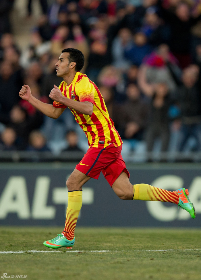 Pedro mantiene al Barça en el liderazgo con su 'hat-trick' al Getafe 11