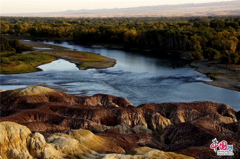 Buerjin, colorida playa del río en el norte de Xinjiang 6