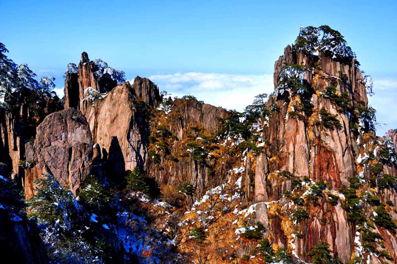 Montaña Huangshan muestra su encanto invernal en la nieve9