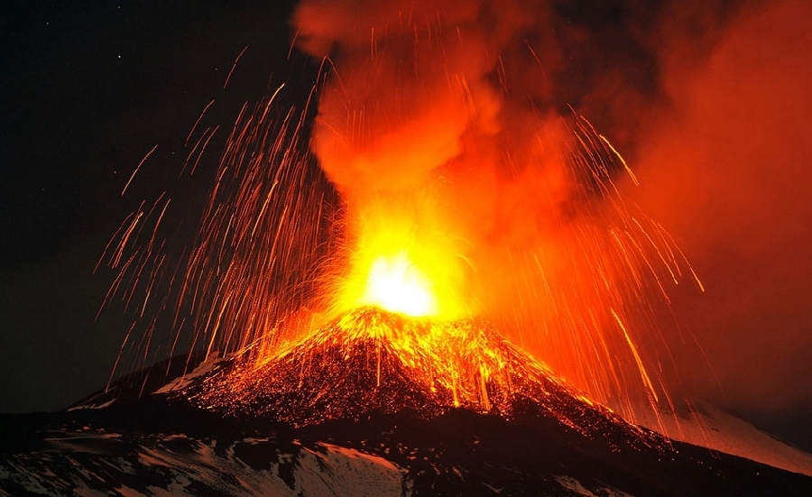 El día 16 de noviembre de 2013, la erupción del Volcán Etna 