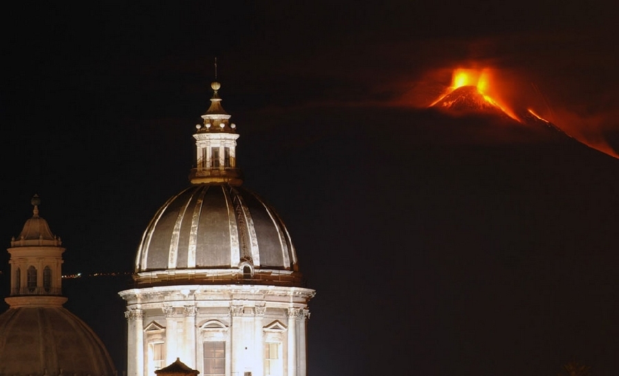 El día 28 de noviembre de 2013, la erupción del Volcán Etna