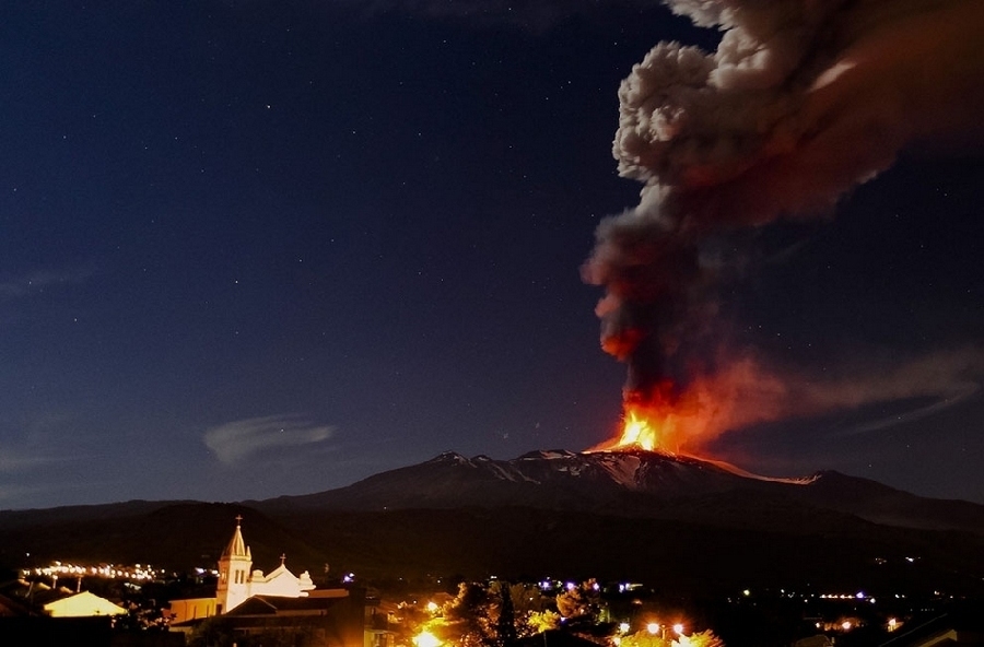 El día 16 de noviembre de 2013, la erupción del Volcán Etna