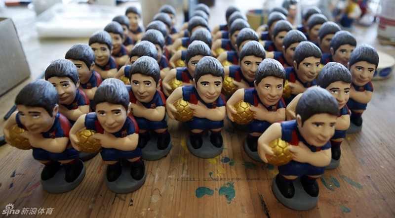 Estrellas futbolistas del Barcelona y Real Madrid no pueden evitar de ser Caganers1