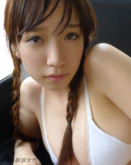 Japonesa seductora Airi Shimizu lo enseña todo para la cámara