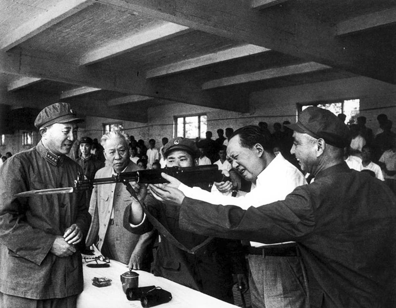 Valiosas fotos documentales que registran la vida real de Mao Zedong 26