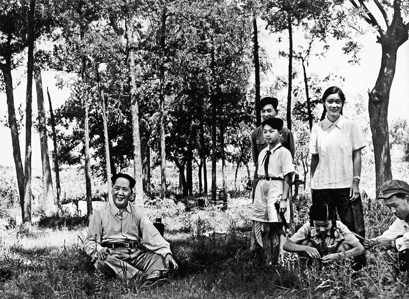 Valiosas fotos documentales que registran la vida real de Mao Zedong 23