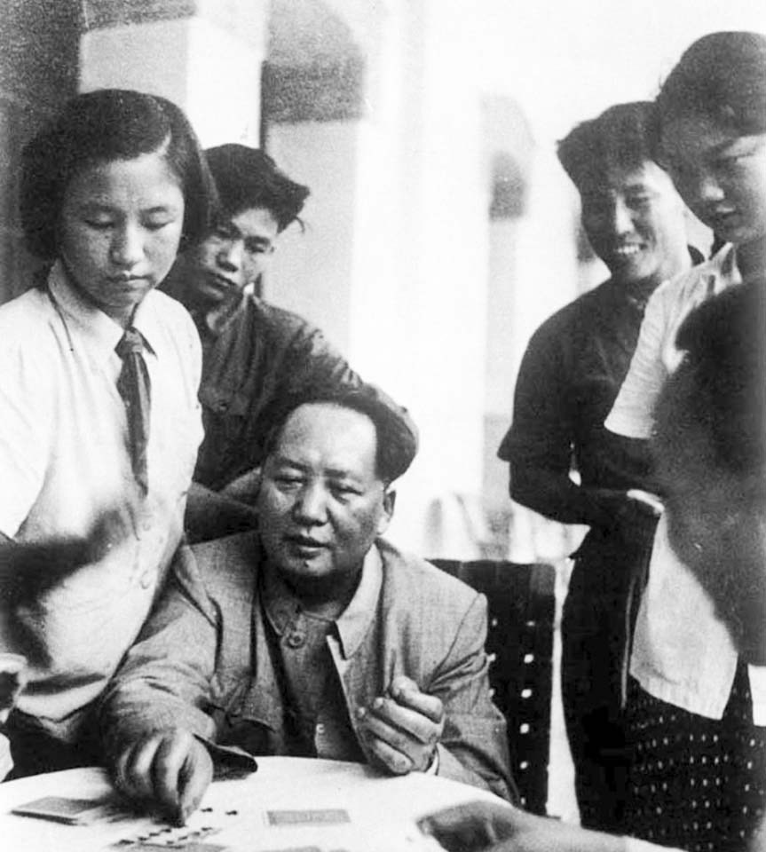 Valiosas fotos documentales que registran la vida real de Mao Zedong 8