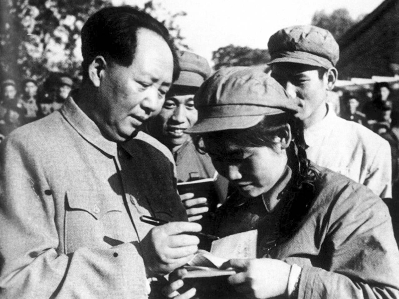 Valiosas fotos documentales que registran la vida real de Mao Zedong 6