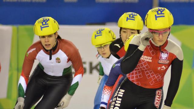 Sexys deportistas polacas posan para Playboy