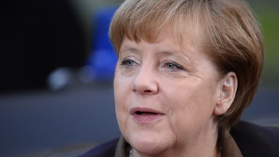 La política puede no haber sido la mejor ruta hacia la recuperación de la Unión Europea, pero en medio del caos, fue Merkel quien la salvó. (AFP)
