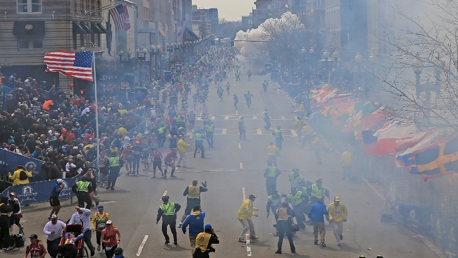 15 de abril: dos explosiones se registran cerca de la línea de meta de la maratón de Boston. 3 personas murieron en el ataque y más de 260 resultaron heridas. 