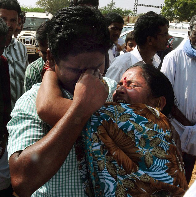 26 muertos y 9 heridos por incendio de tren en India
