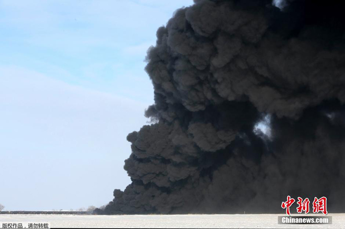Se descarrila e incendia tren con petróleo en Dakota del Norte en EE.UU 5