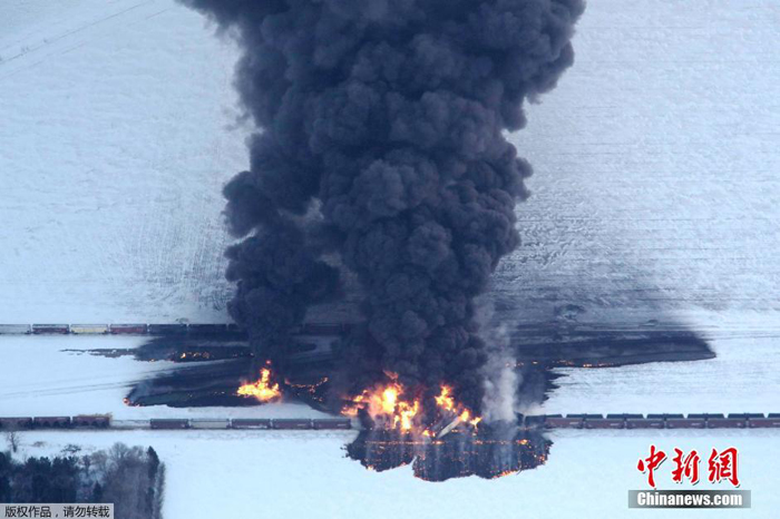 Se descarrila e incendia tren con petróleo en Dakota del Norte en EE.UU 6