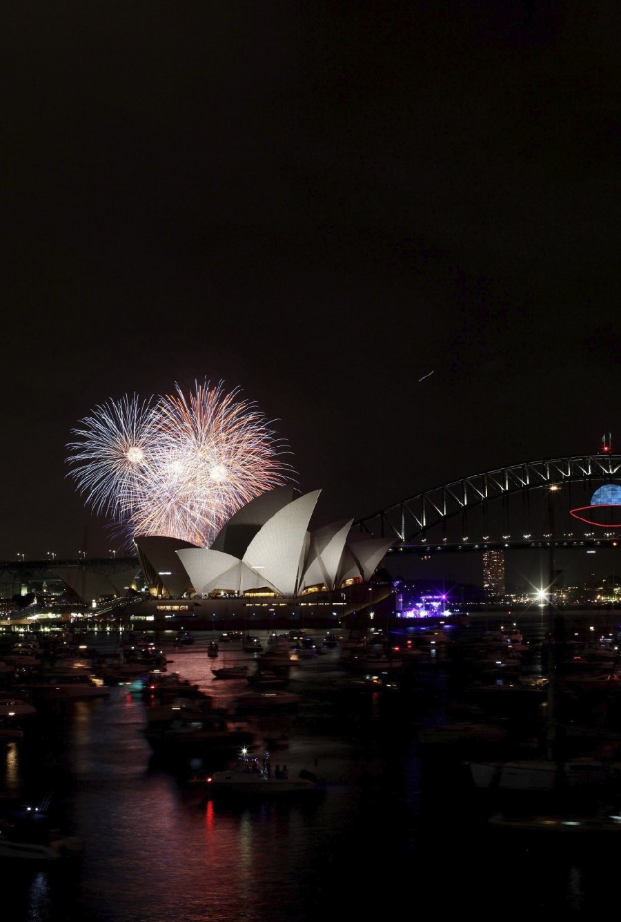 El mundo da la bienvenida al 2014