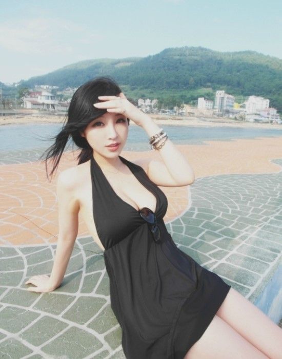 Presentadora coreana enamora a todos con su escultural figura