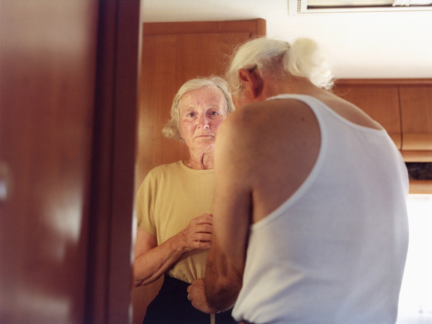 Fotos documentales: el último viaje de una anciana que padece de Alzheimer15