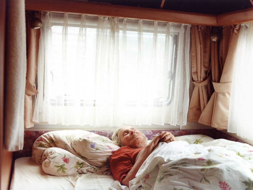 Fotos documentales: el último viaje de una anciana que padece de Alzheimer14