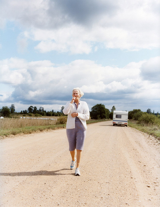 Fotos documentales: el último viaje de una anciana que padece de Alzheimer4